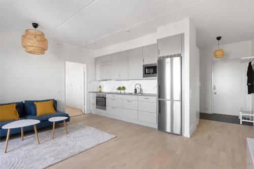 Konyha, Mini penthouse with Lake View and Great Sunset in Järfälla