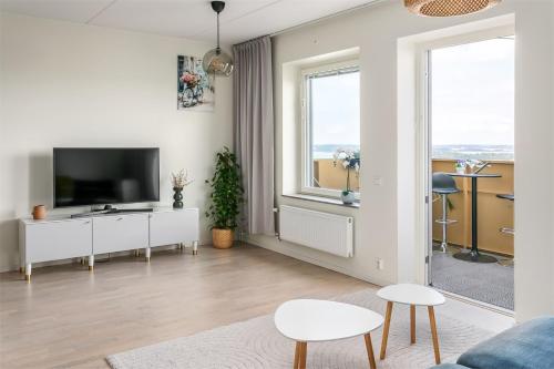 Mini penthouse with Lake View and Great Sunset in Järfälla