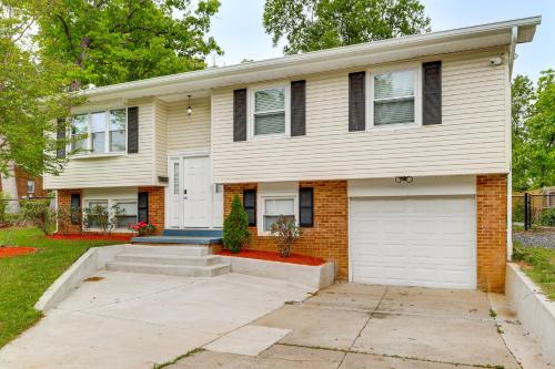 Fenced Yard! Family Home, 14 Mi to DC Sites in Lanham (MD)