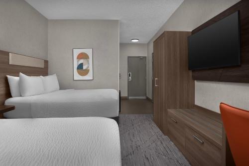 Holiday Inn Express Fargo - West Acres an IHG Hotel - image 41