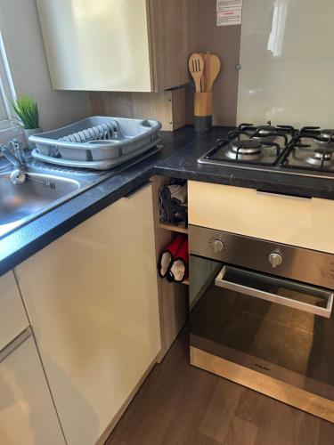 Mobile home privé à Ducey pour 6 personnes proche du Mont Saint Michel (Mobile home prive a Ducey pour 6 personnes proche du Mont Saint Michel) in Ducey
