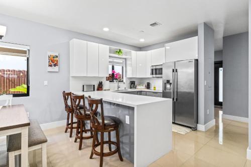 Villa Sunset by Glam Homes in Hialeah (Florida)