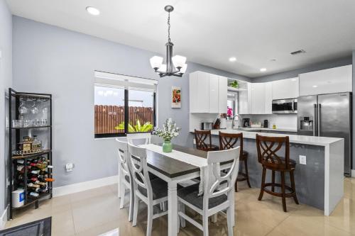 Létesítmények, Villa Sunset by Glam Homes in Hialeah (Florida)