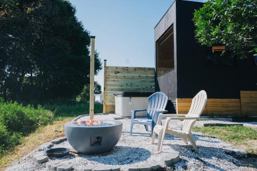 Oprema, Field of Dreams Tiny Home in Stillwater Avenue