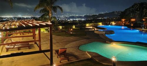 COSTA RICA, Aparmet 1 BR Gym Pool Restaurant Tennis Jacuzzi ,areas verdes, ubicacion perfecta, oasis in Río Oro