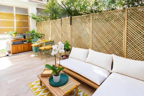 Bliss flat and terrasse 1 feet beach