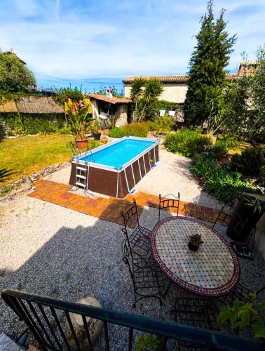 Charmante maison au calme - Piscine - Jardin - Parking - à 30min de Nice