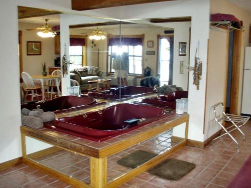 Romantic Couples Suite Nestled in the Ozark Mountains in Arkansas in Lost Bridge Village (AR)
