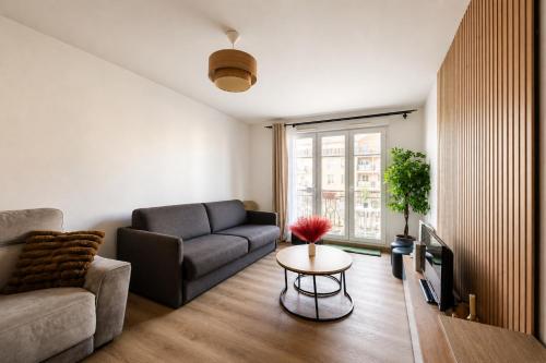 Appartement 2 pièces au pied de la gare 5 min de Disneyland Paris (Appartement 2 pieces au pied de la gare 5 min de Disneyland Paris) in Bussy-Saint Georges