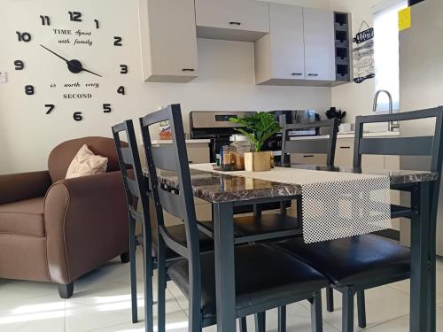 Cozy Escape 876 Secure 2BR with AC, Parking & near Beaches in Spanish Town