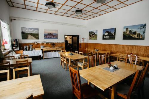 Restaurace, Penzion U Peňázů (Penzion U Penazu) in Tři Studně