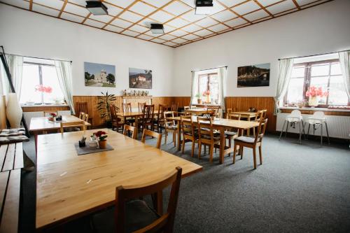 Restaurace, Penzion U Peňázů (Penzion U Penazu) in Tři Studně