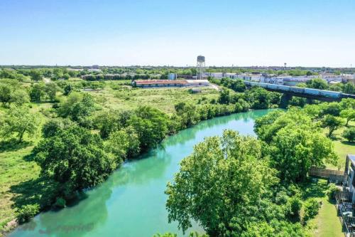 Seele Street River Retreat SS B11 in New Braunfels, USA