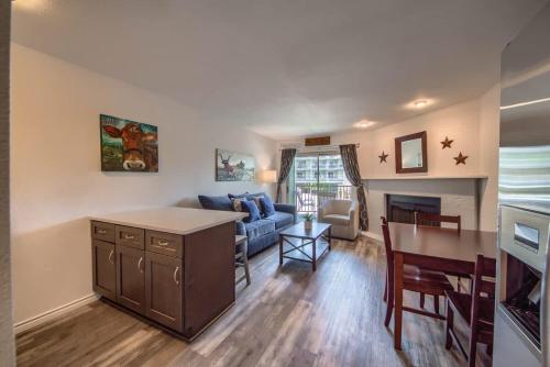 RRC A108 Grandmas River Haus in New Braunfels, USA