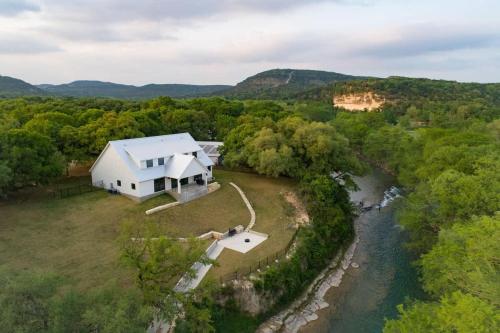 The White House on the Horseshoe in Canyon Lake, USA