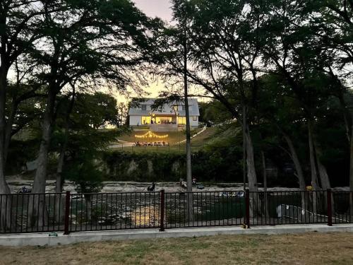 The White House on the Horseshoe in Canyon Lake, USA