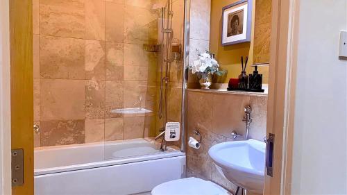 Stylish 2BR Apartment in Leeds City Centre with Town Hall Views, Leeds (zdjęcie 8)