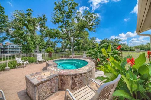 WW i102 Restful River Retreat in New Braunfels, USA