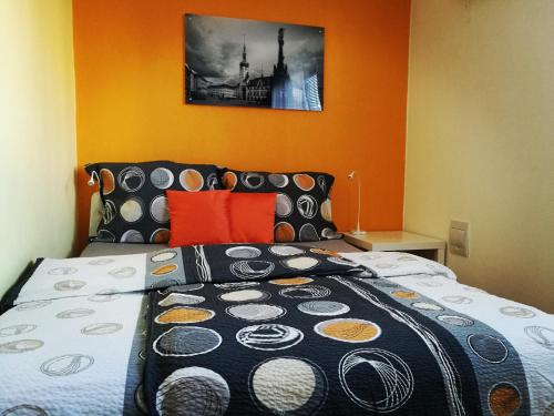 1 queen bed