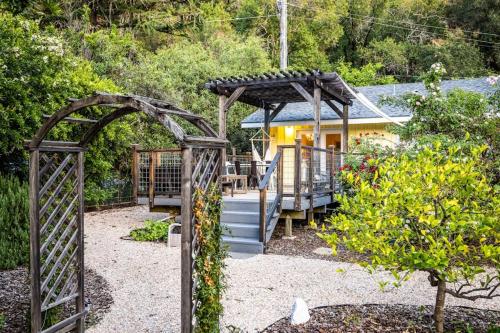 Cloverdale Creekside Retreat in Cloverdale (CA)
