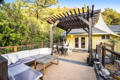 Cloverdale Creekside Retreat in Cloverdale (CA)