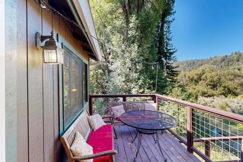 Cozy Riverview Cabin in Forestvilla (CA)