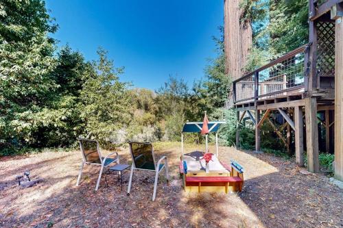 Cozy Riverview Cabin in Forestvilla (CA)