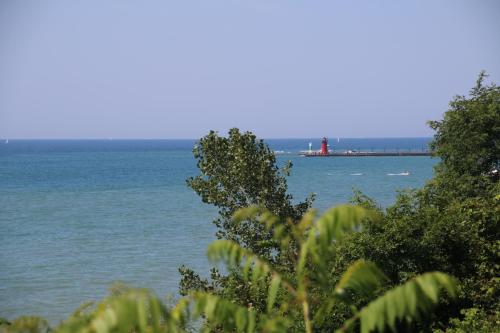 Bluffside Splendor: Pool Hot Tub & Panoramic Lake Views - image 3