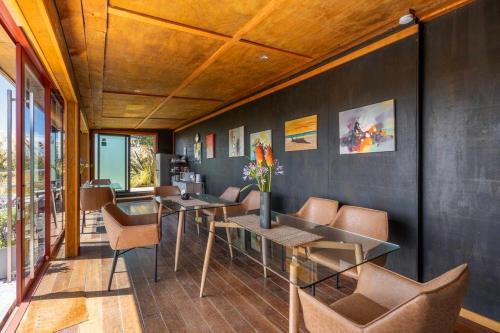 The Cliffs Resort Seaside Lodge in Papatotara