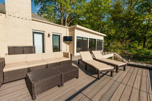Bluffside Splendor: Pool Hot Tub & Panoramic Lake Views - image 7