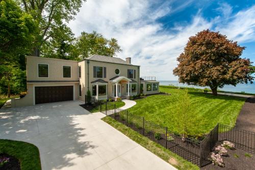 Bluffside Splendor: Pool Hot Tub & Panoramic Lake Views - image 9