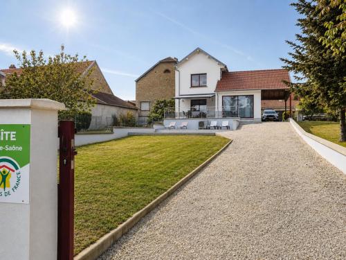Maison rénovée au bord de la Saône avec terrasse et jardin - FR-1-583-463 gîte à louer Échevanne