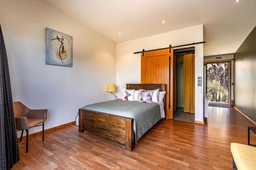 The Cliffs Resort Seaside Lodge in Papatotara