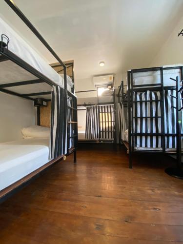 เตียงในห้องพักรวมขนาด 8 เตียง (Bed in 8-Bed Dormitory Room)