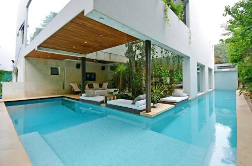 Villa Steps to Beach with Staff in Playa