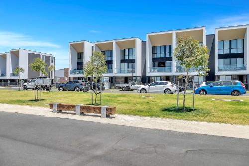 Buitenkant, Harbourside Haven | Panoramic Views, Wi-Fi, Beachside Location, Luxury in Port Adelaide