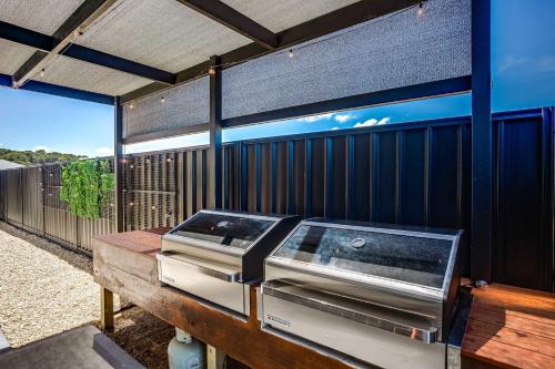 Luxury Family Waterfront Home - 93 Victoria Pde in Hindmarsh Island sala