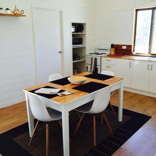 virtuve, Cottage on Cork -Laffin Cottage in Vintona (QLD)