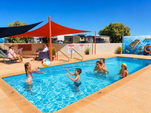 Sunset Beach Holiday Park - Port Denison Sunset Beach Holiday Park - Port Denison