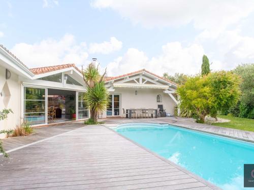 Villa de plain-pied avec piscine - 8 pers. - FR-1-877-17