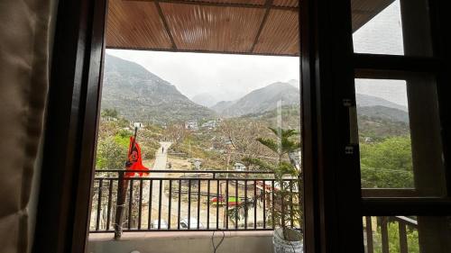 Balkons/terase, Sukoon Inn by Bharmouri Home Stay in Kharota