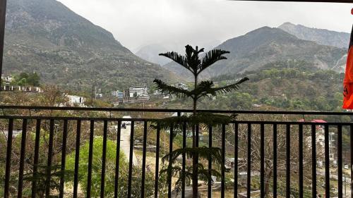 Balkons/terase, Sukoon Inn by Bharmouri Home Stay in Kharota