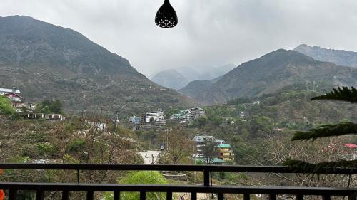 Balkons/terase, Sukoon Inn by Bharmouri Home Stay in Kharota