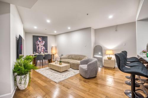 Elegant appartement de deux chambres stationnement souterrain gratuit in Montreal