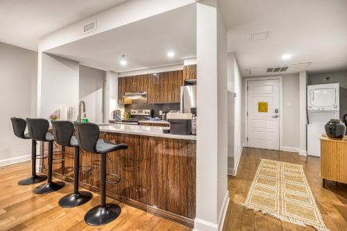Elegant appartement de deux chambres stationnement souterrain gratuit in Montreal
