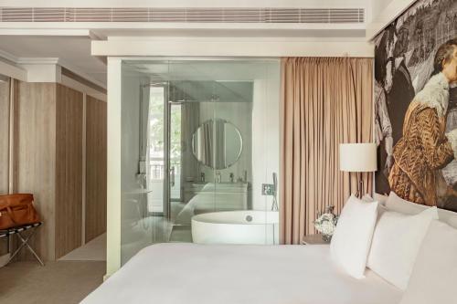 room detail thumbnail 1