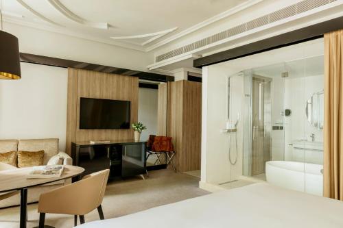 room detail thumbnail 1