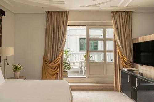 room detail thumbnail 1