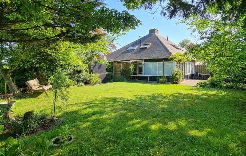 Nice Home In Stavenisse With Wifi – khách sạn tại Stavenisse