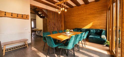 Lunor House in Sub Cetate
